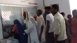 बांदा जिला अस्पताल में मरीजों की भीड़