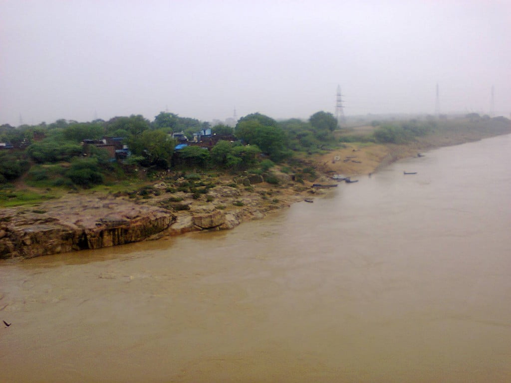 बांदा की केन नदी में पानी का स्तर लगातार बढ़ रहा है