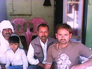 धान बेचैं का आये किसान