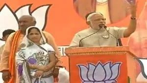 08-05-14 NaMo in Ambedkar Nagar (web)