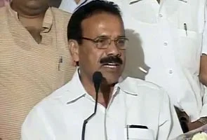 रेल मंत्री सदानंद गौड़ा