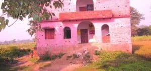 गड्ढ़ा में विद्यालय