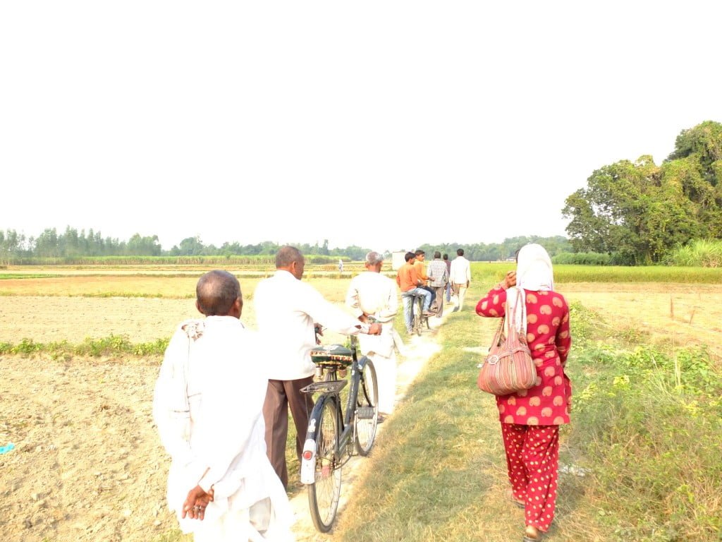 Khabar Lahariya reporter Sangeeta follows farmers to their fields in Rajapur, Faizabad . Watch this space for more indepth stories on the current drought from the field