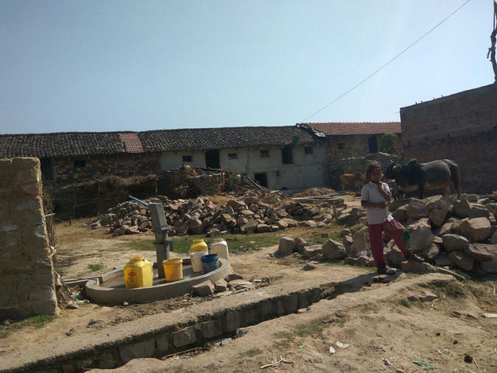 हैंडपम्प है पर पानी नही - चित्रकूट, ब्लॉक मानिकपुर, गांव रामपुर