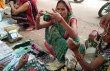 LIVE: सावन के महीने में देखिए बच्चे और महिलाएं कैसे कर रहीं मस्ती?