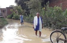 Waterlogging in front of 15 houses due to heavy rain, no place for drainage