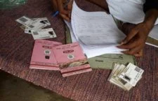 Banda: Ration distribution is not being done by Kotdar, people reached Tehsil