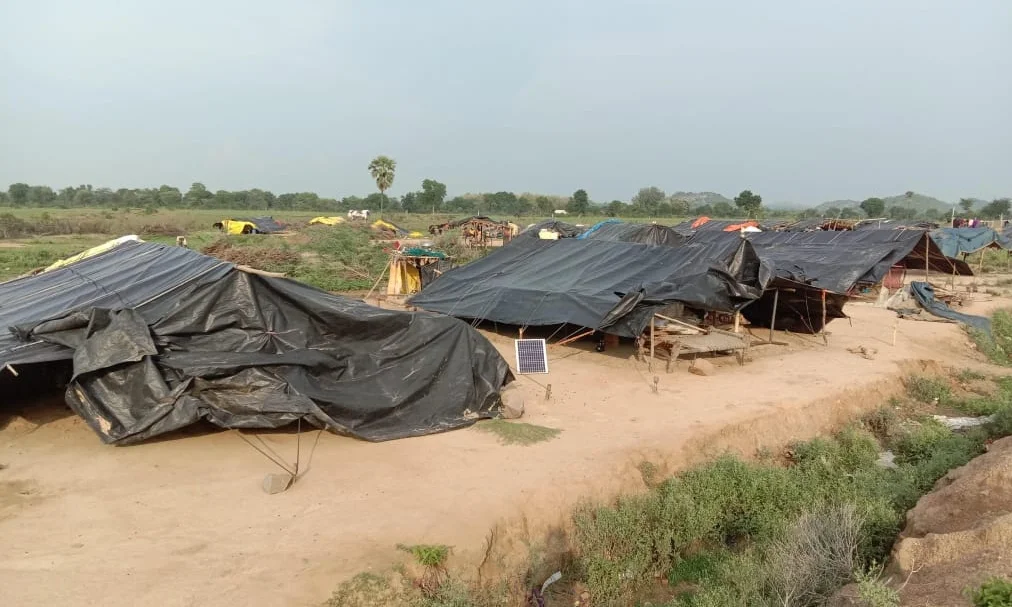For 40 years these people have been living by putting foil near Kulpahar station