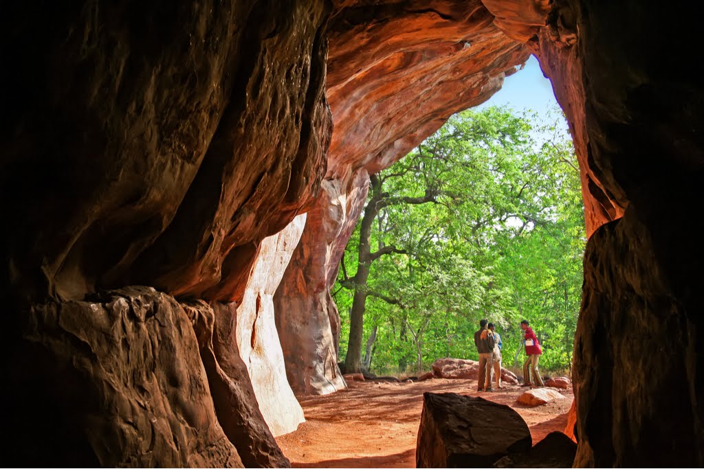 bhimbetka caves in madhya pradesh