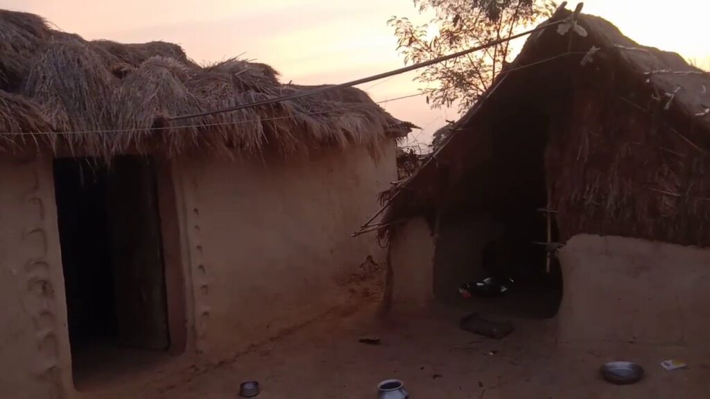 hut image by khabar lahariya