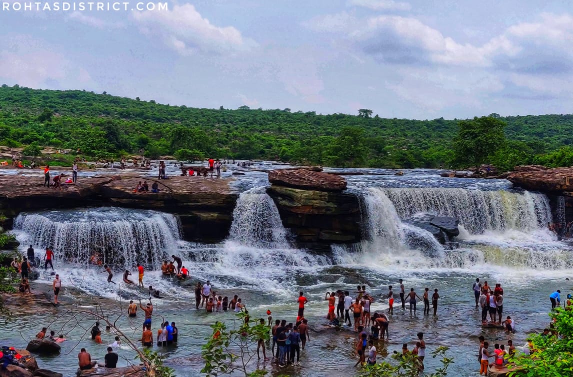 manjhar-kund-waterfall