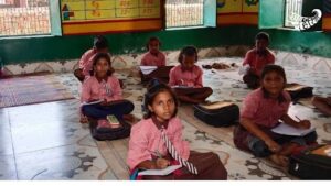 school childrens of up stydying without electricity