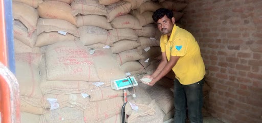राशन में गेहूं की जगह मिल रहा चावल, गेहूं-चावल इंगित कर रहें लोगों की आर्थिक स्थिति