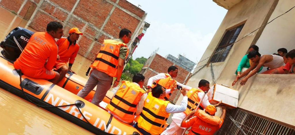 varanasi-flood-ganga-river-flowing-above-the-danger-mark-of-74-cm-the-administrations-access-to-the-flood-affected-areas-narrowed