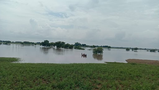 Banda news, risk of flood increased due to the collaboration of Ken river and Chandrawal river