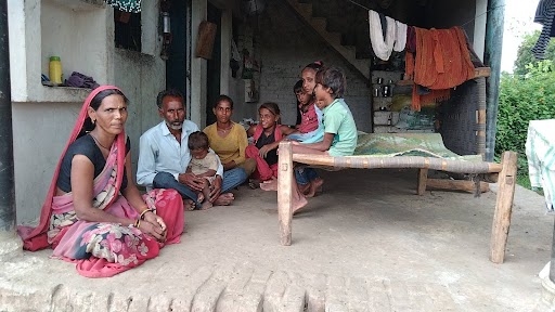 chattarpur news, 14 yr old girl became a milk sellar, see full story in our series koshish sai kamyaabi tak