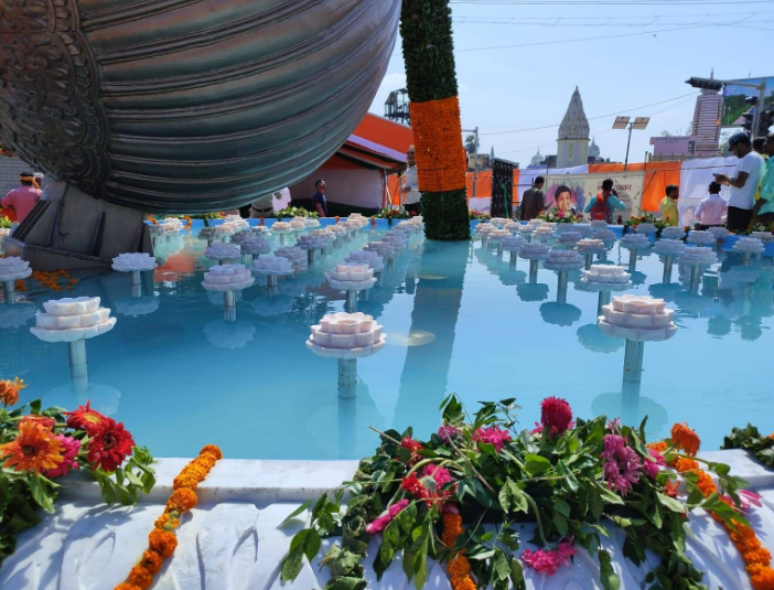 uttar pradesh news, CM Yogi inaugurated 'Lata Chowk' in Ayodhya on the 93rd birth anniversary of Lata Mangeshkar