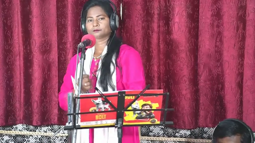 Varanasi news, meet Sunita Rajbhar, the melodious singer of Bhojpuri music industry