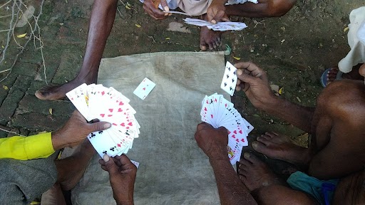 Banda news, hobby of gambling on festivals is putting women in trouble