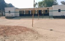 Ghazipur News,no boundary in school