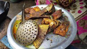 Patna's famous fish-rice which is made on the furnace