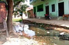Varanasi news, Dirt spread in the village due to non-cleaning of drains