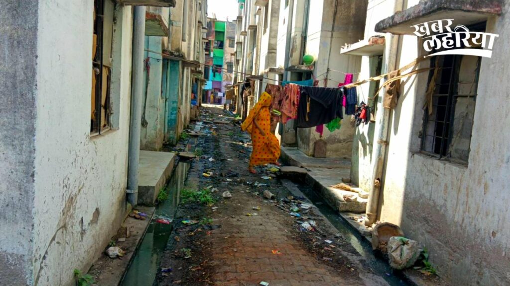 hamirpur-news-disturbed-by-the-filth-people-said-government-and-administration-have-thrown-us-like-garbage