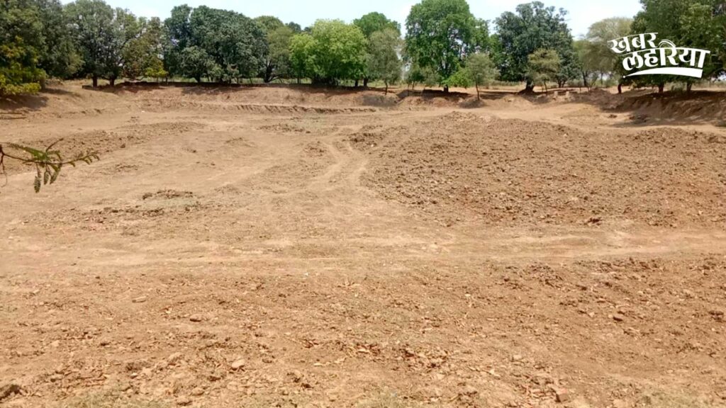 Fatehpur news, 5 ponds in the village and that too dried 