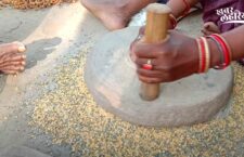 women using desi mill to grind, gaon ki khasiyat