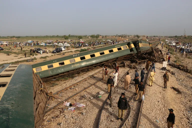 Pakistan Train Accident, Train derailed, 30 killed, many injured, death toll expected to increase