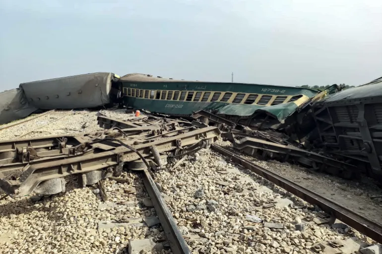 Pakistan Train Accident, Train derailed, 30 killed, many injured, death toll expected to increase