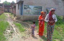 Banda news, muddy road problems of villages