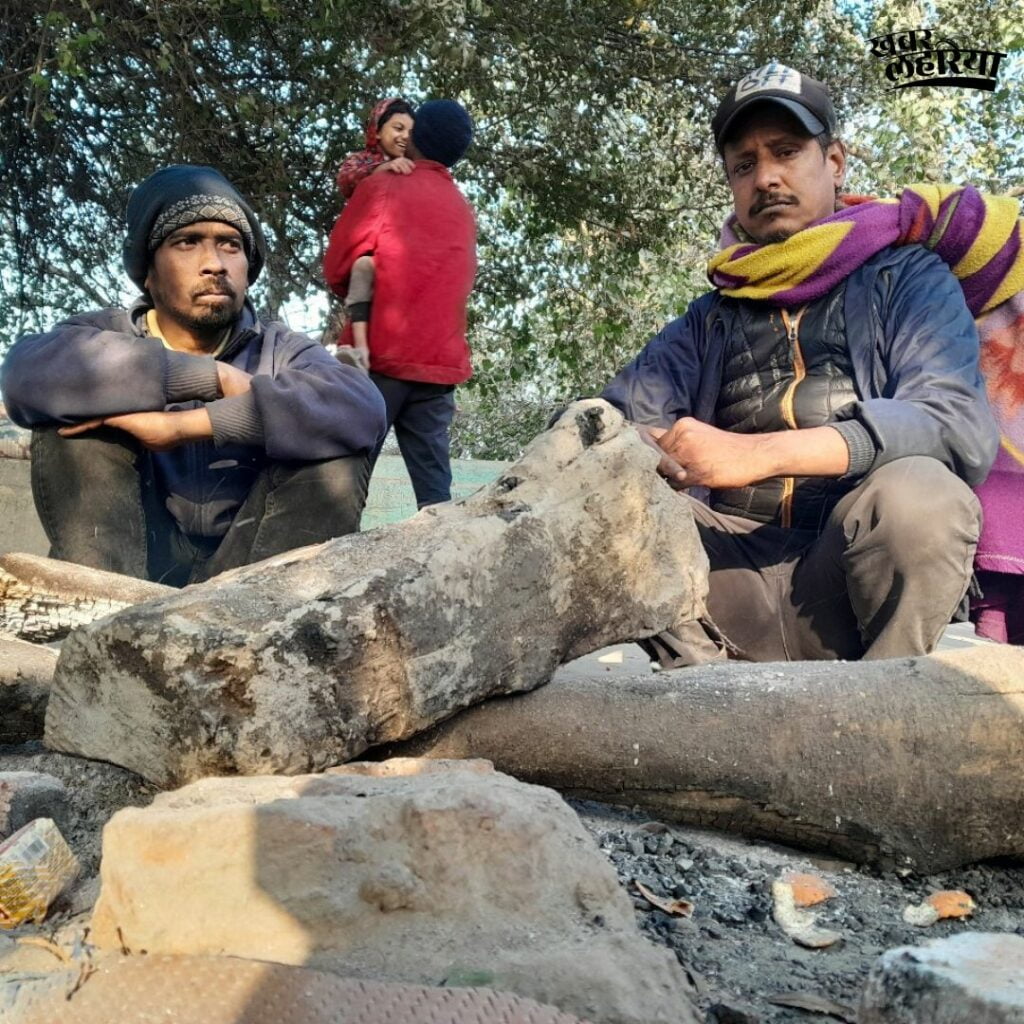 Homeless people of Delhi using cremation wood to cope up with cold, where is the 'Winter Action Plan'?