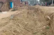 banda-news-hand-pump-buried-in-soil-drain-not-built-in-the-village