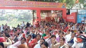 Varanasi news, Asha workers demanding permanent status for themselves