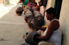Chhatarpur news, Potters are making clay pots of different designs