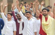 Banda News: Students of Pandit Jain College demanded removal of the exhibition