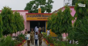 Government teachers protesting against digital attendance instructions