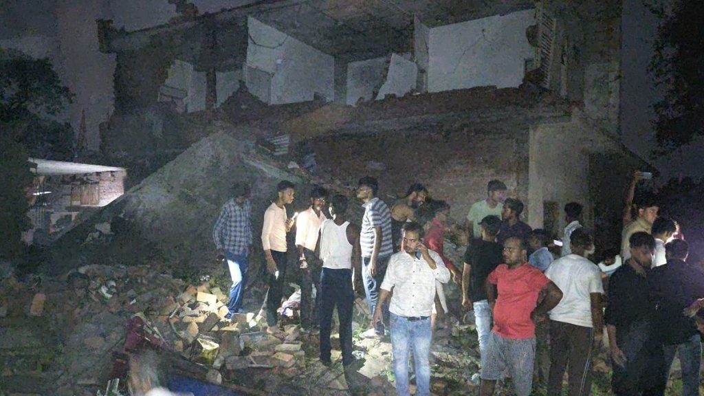 UP's Firozabad: 5 people lost their lives in the blast of firecracker factory, compensation of Rs 4 lakh announced
