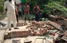 Ambedkar Nagar News: One child killed, one injured after wall collapse