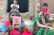 Mahoba News: Residents of two Villages accused kotedar of withholding supplies