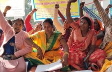 caretaker-women-protest-for-their-rights-in-ambedkar-nagar