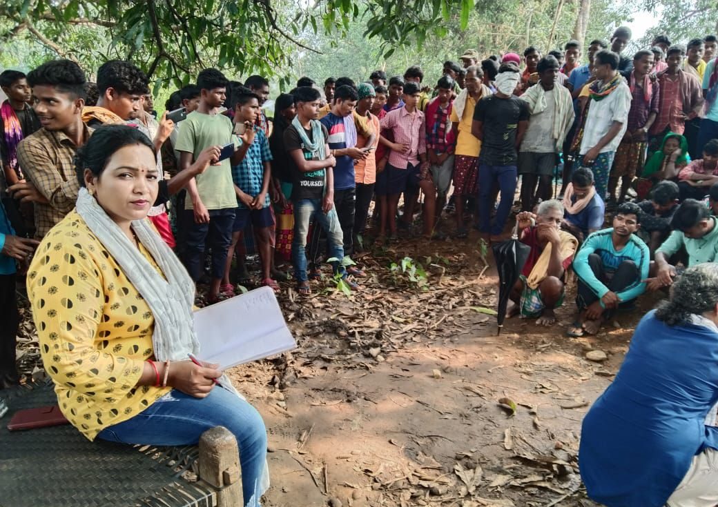 "Chhattisgarh Journalist Pushpa Rokde Talks About the Dangers and Issues of Reporting on Maoists and Interior Forest Areas"