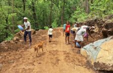 Chhattisgarh: Villagers built a road by collecting donations