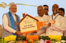 Photo of PM Modi and Bihar CM Nitish Kumar with symbolic house keys under the Pradhan Mantri Awas Yojana