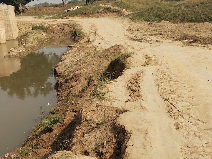 The condition of the road is bad due to the incomplete bridge.