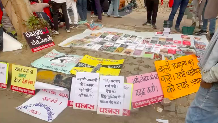 Many posters with slogans in the demonstration